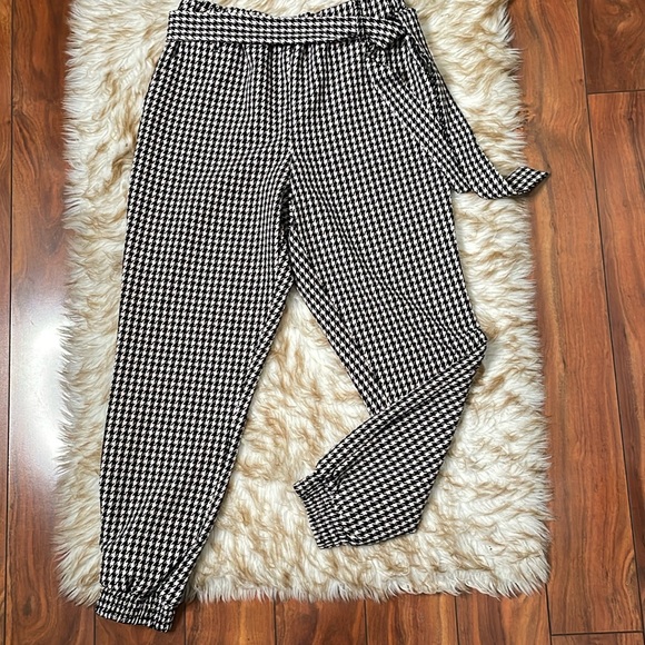 ONE Houndstooth pull on trouser - Picture 2 of 6